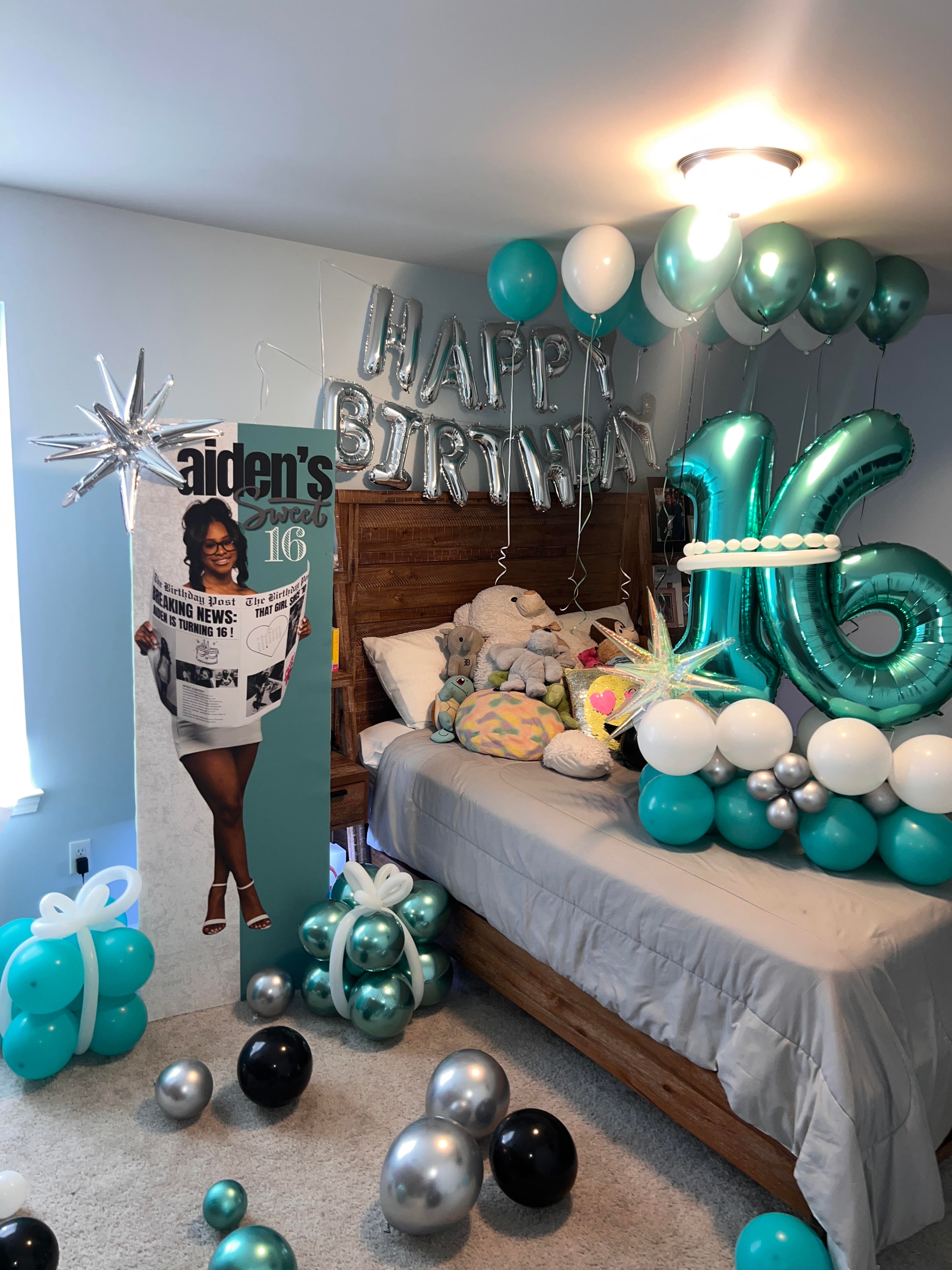 Sweet 16 bedroom decoration with teal and silver balloons